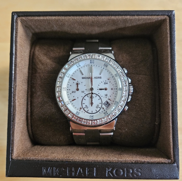 Michael Kors Women's Watch - Picture 1 of 6